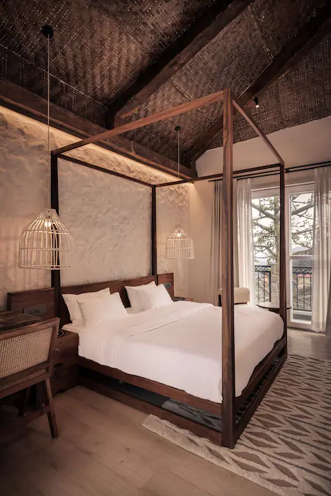 Bedroom 1 — King Bed